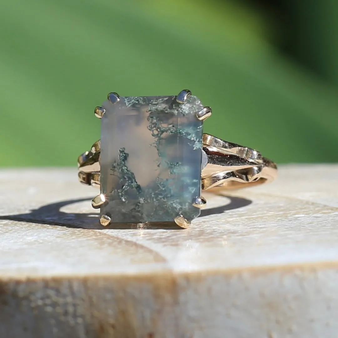 4.95ct Emerald Cut Moss Agate Ring with Fabulous Double Claws, 9ct Older Rosey Gold, size N1/2 or 6.75
