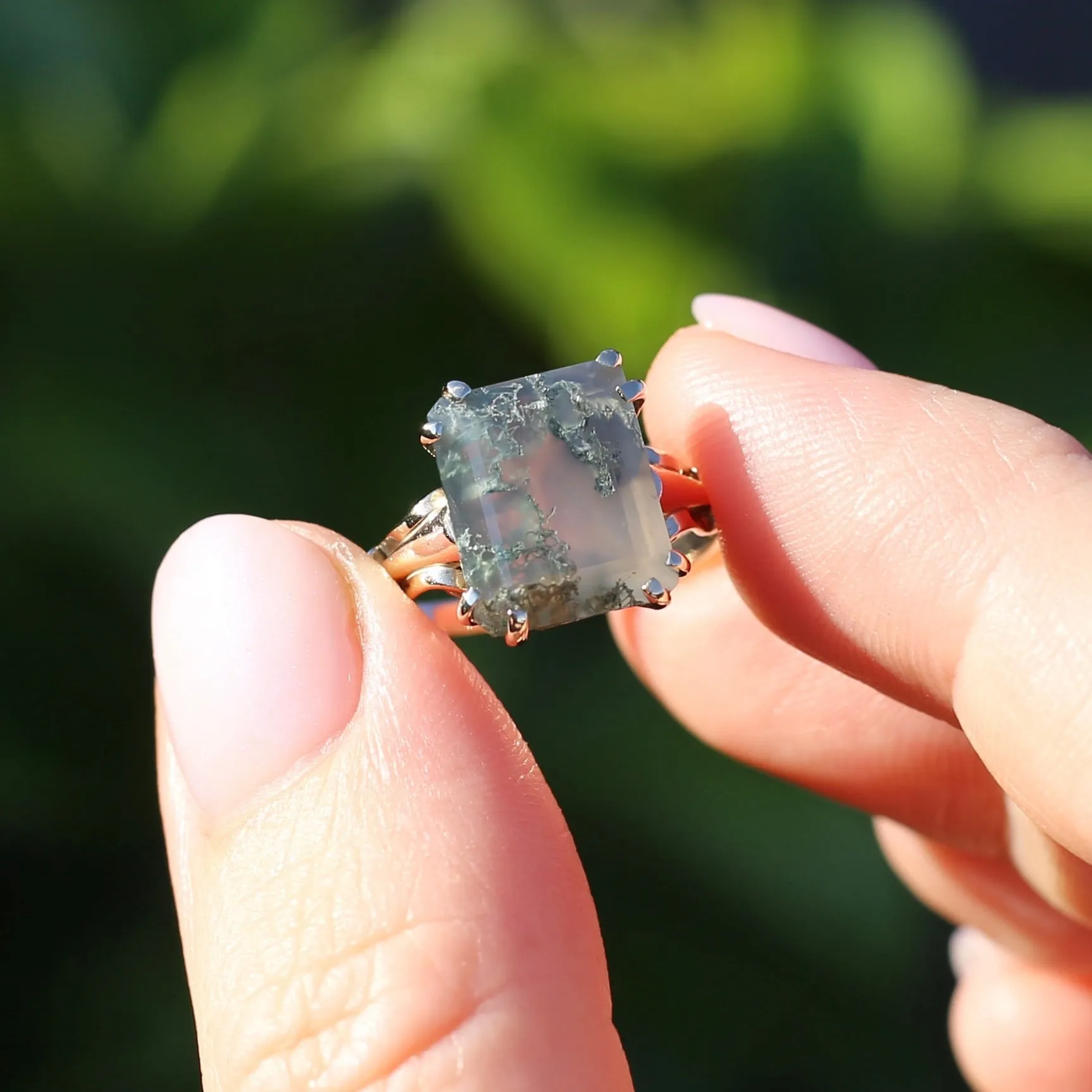 4.95ct Emerald Cut Moss Agate Ring with Fabulous Double Claws, 9ct Older Rosey Gold, size N1/2 or 6.75