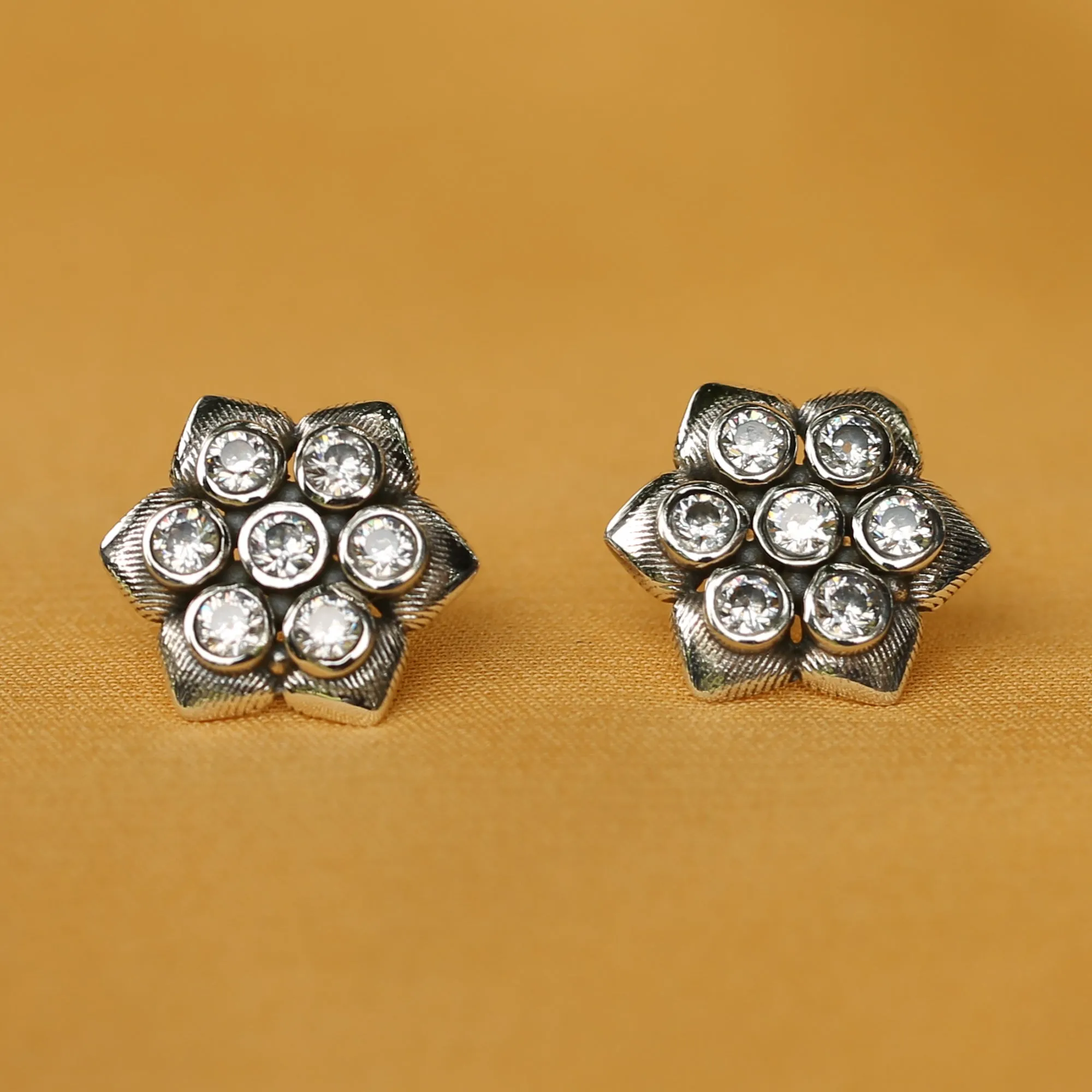 925 Silver Antique Look Hexagonal Zircon Stud