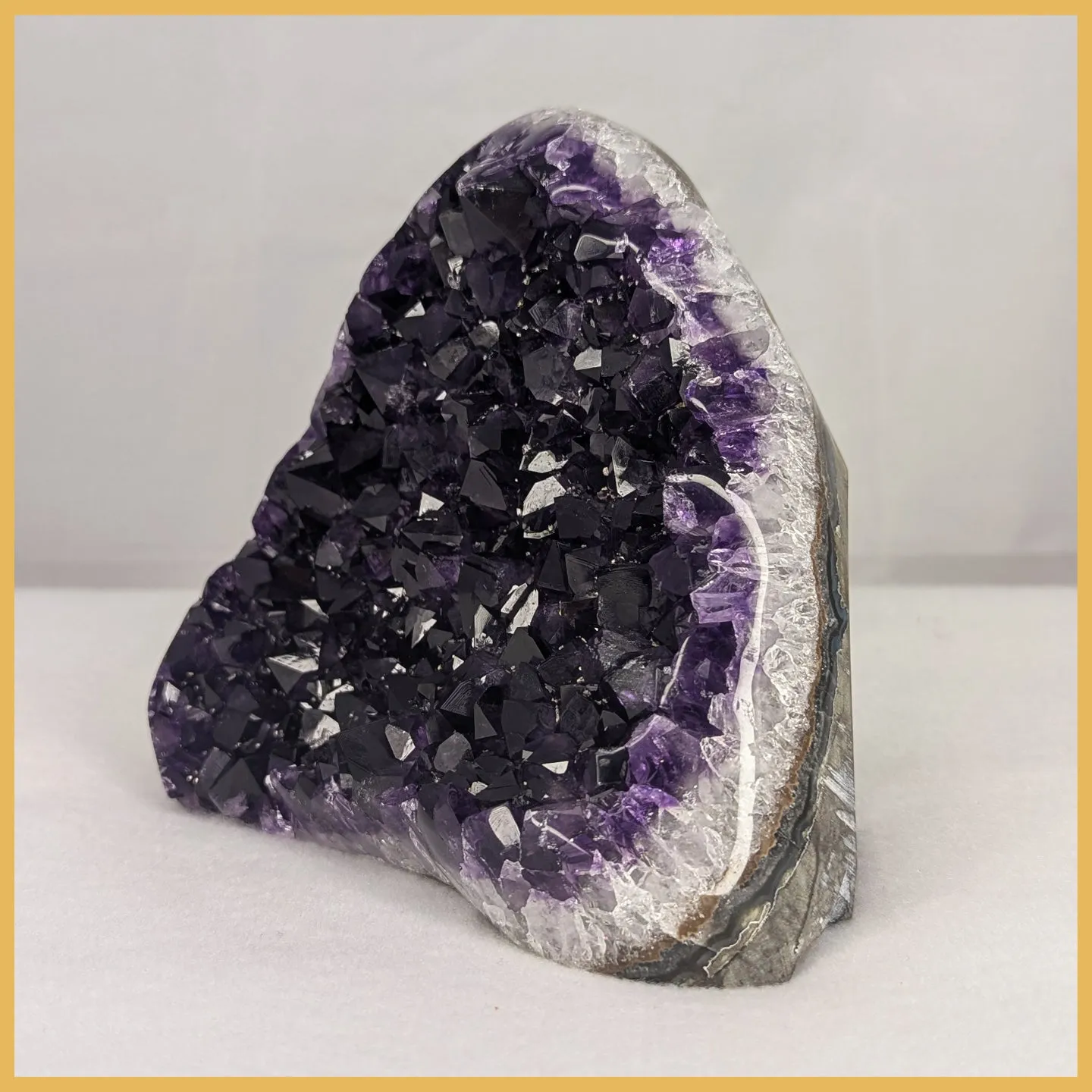 AME271 Amethyst Stand-up, Polished Edge