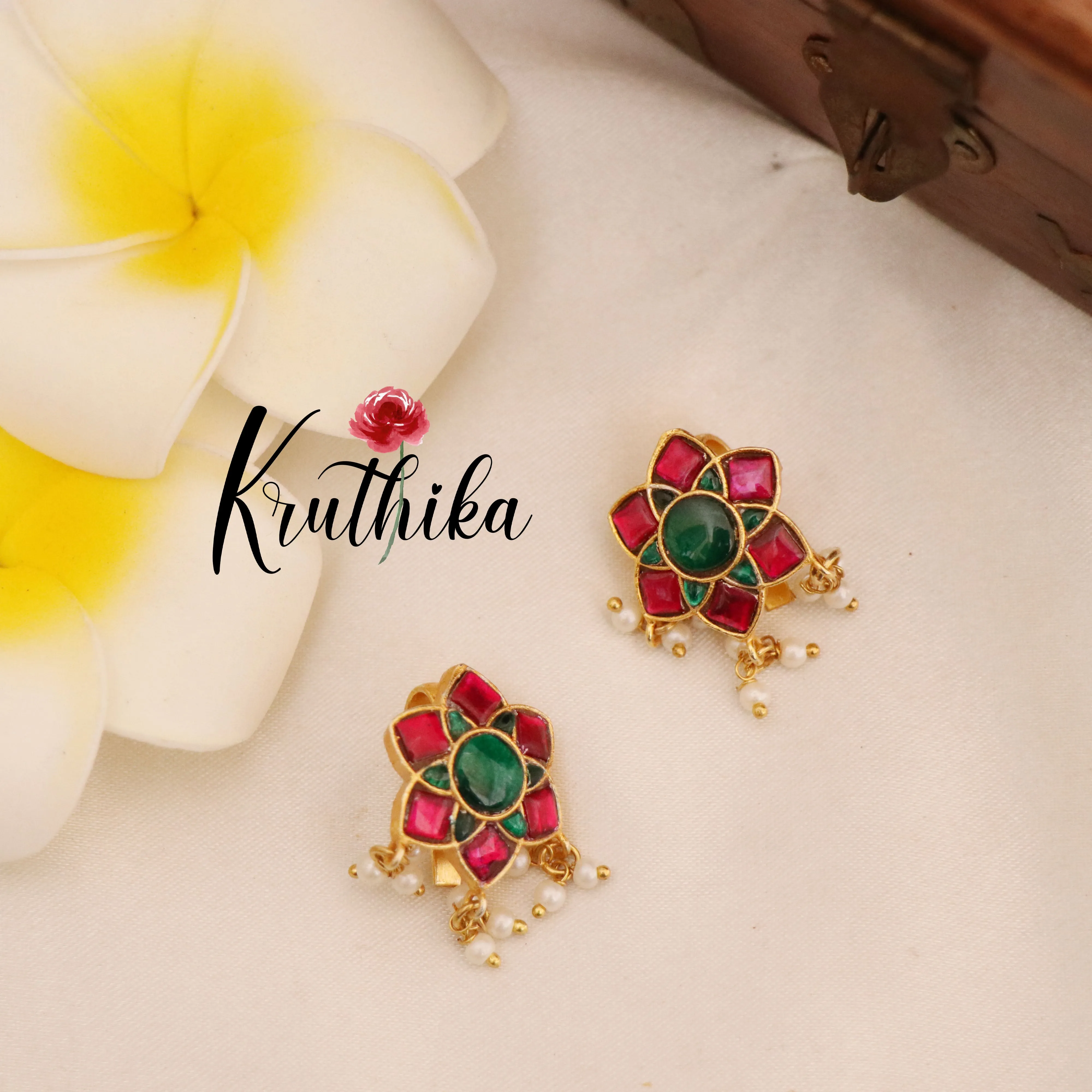 Jadau Earcuffs | upper earrings | Bugadi Earrings E429