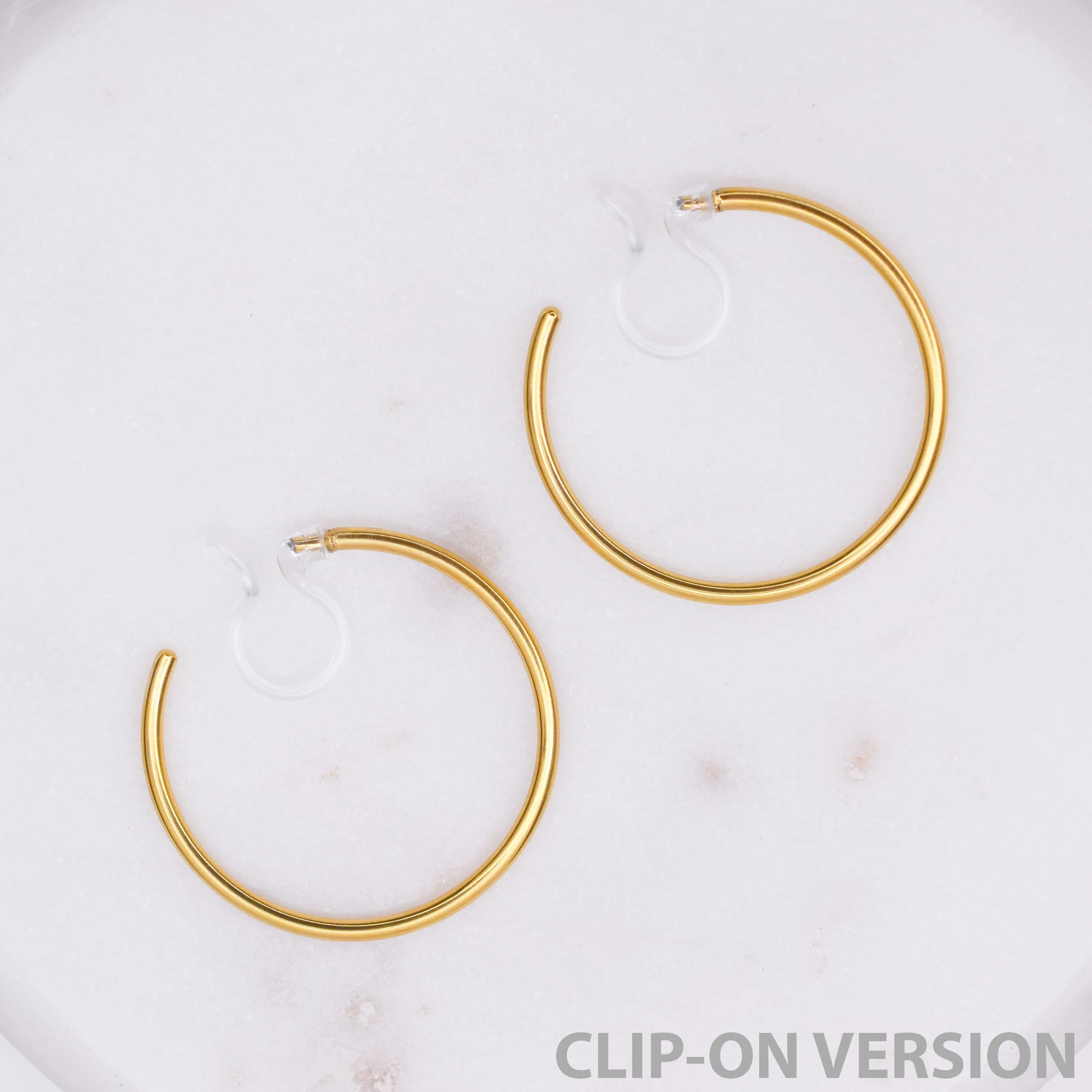 MEDIUM HOOP CLIP-ON EARRINGS IN GOLD