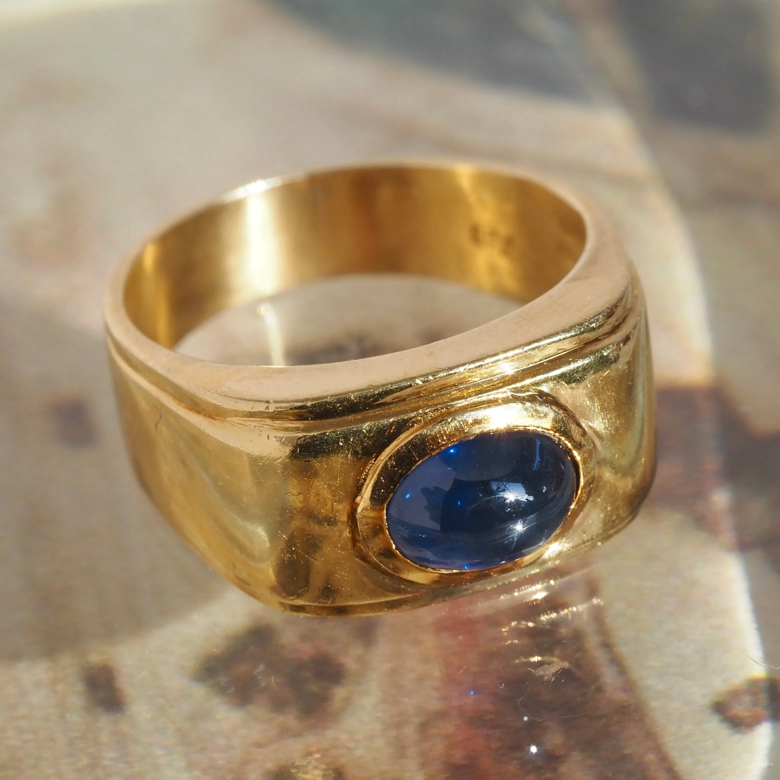 Modernist 18k Gold Natural Sapphire Cabochon Ring
