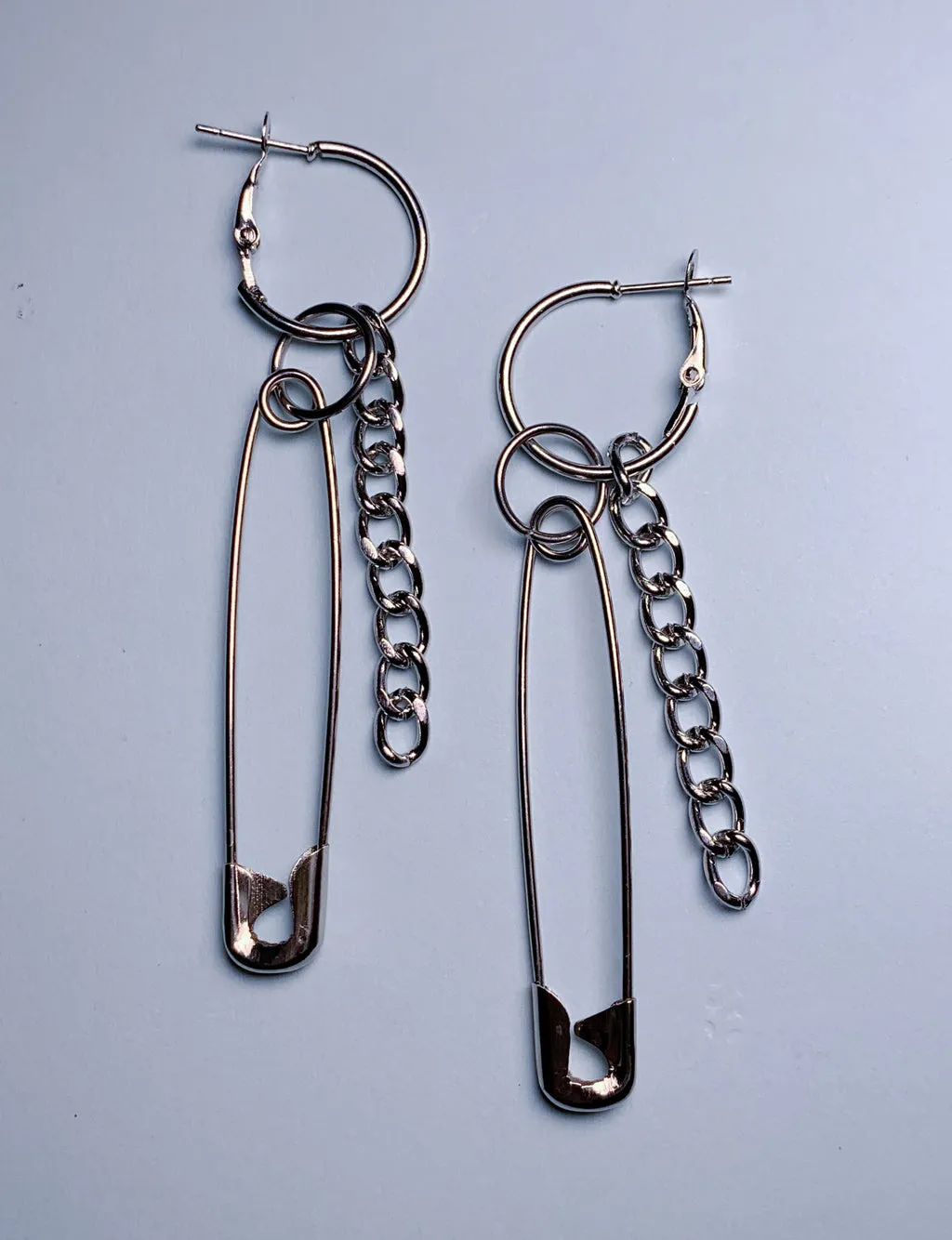SAFETY PIN & CHAIN HOOPS