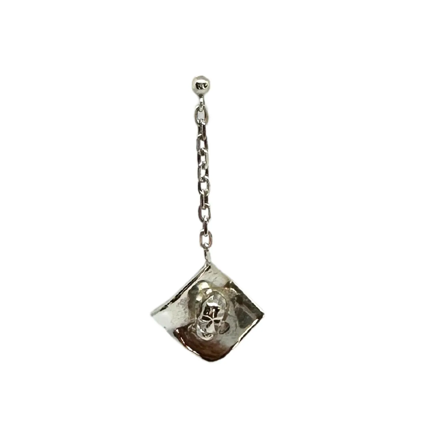 Skull dangle rectangular trace chain