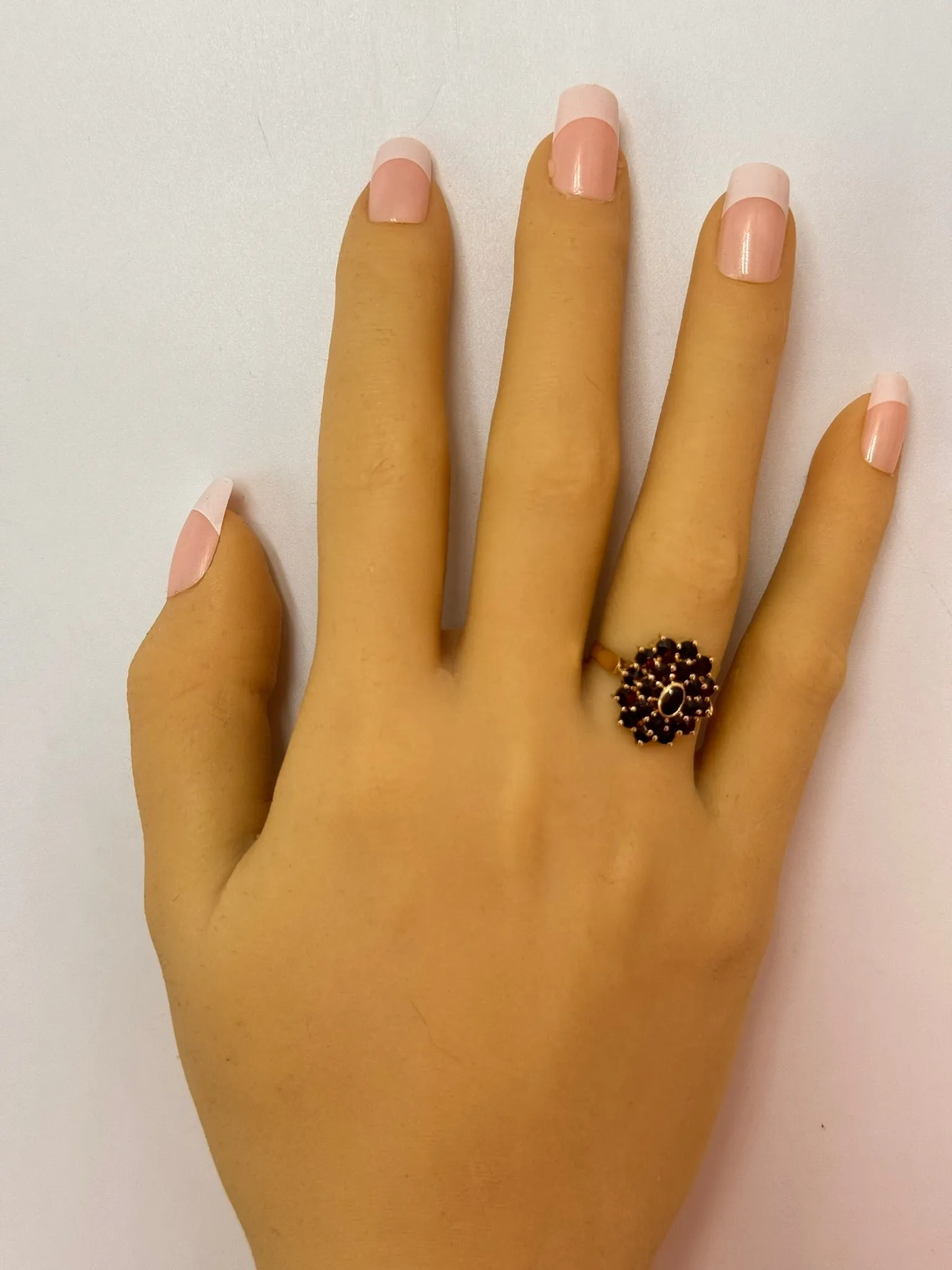 Stunning 14Kt Yellow Gold Garnet Cocktail Ring - Elegant and Eye-Catching