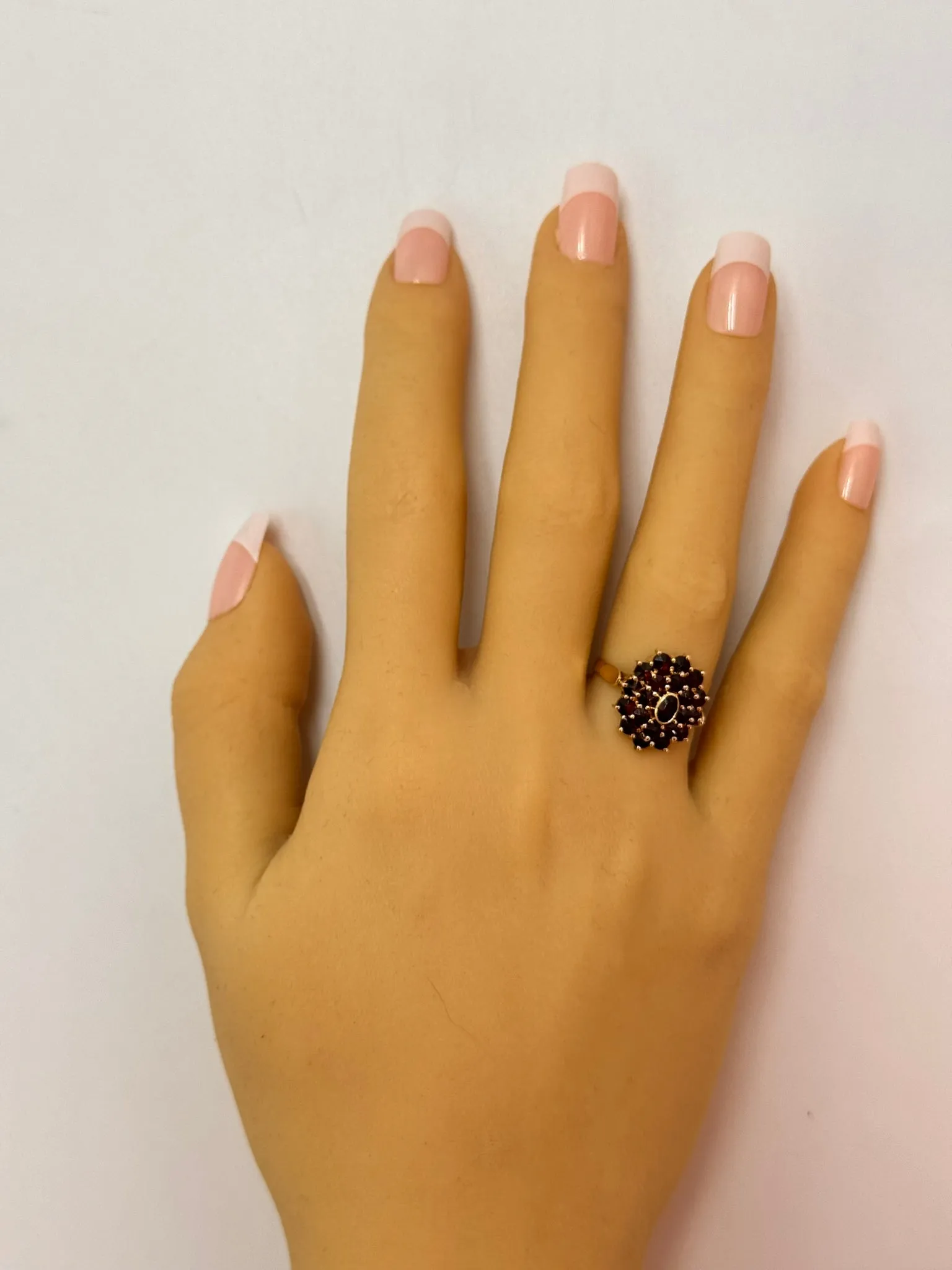 Stunning 14Kt Yellow Gold Garnet Cocktail Ring - Elegant and Eye-Catching