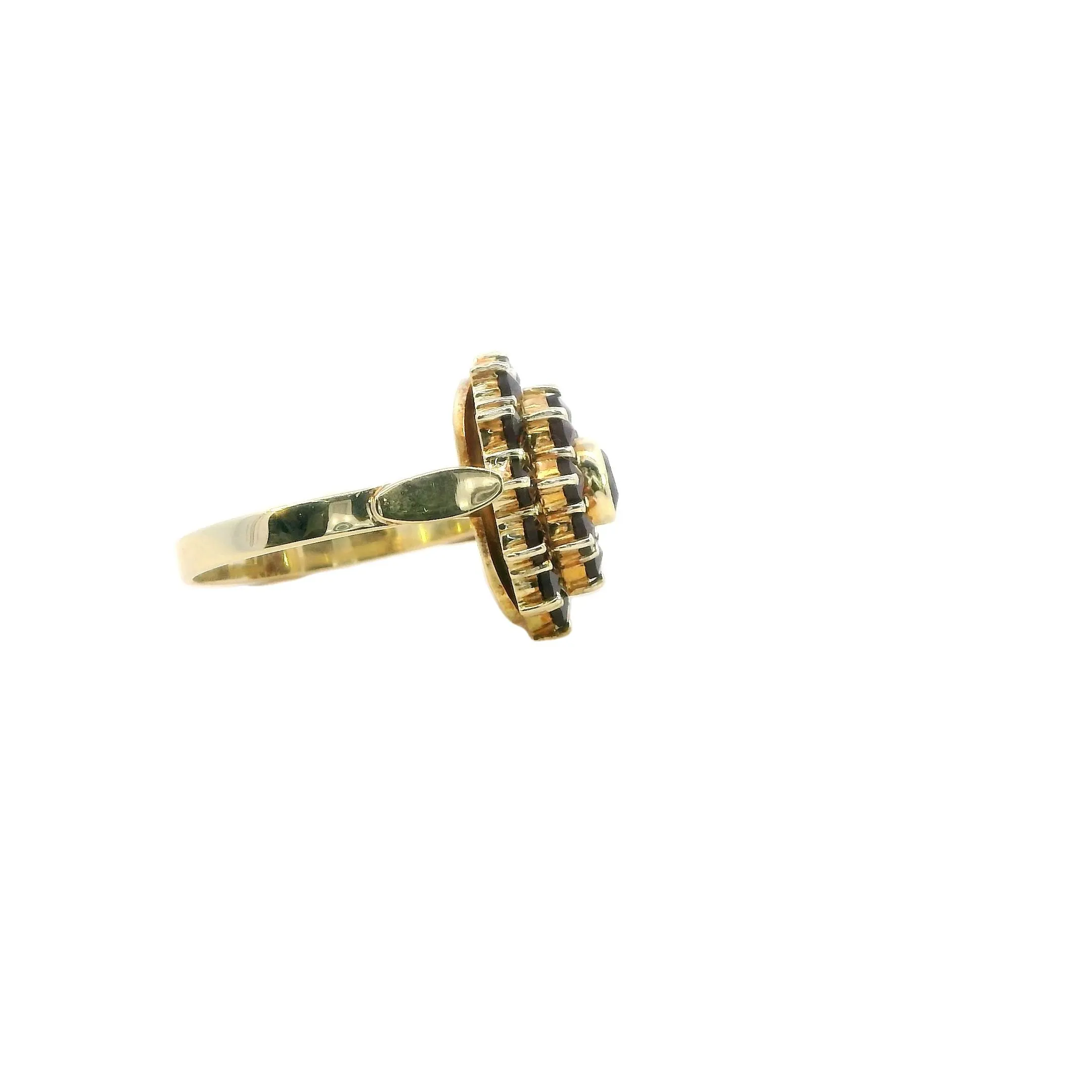 Stunning 14Kt Yellow Gold Garnet Cocktail Ring - Elegant and Eye-Catching