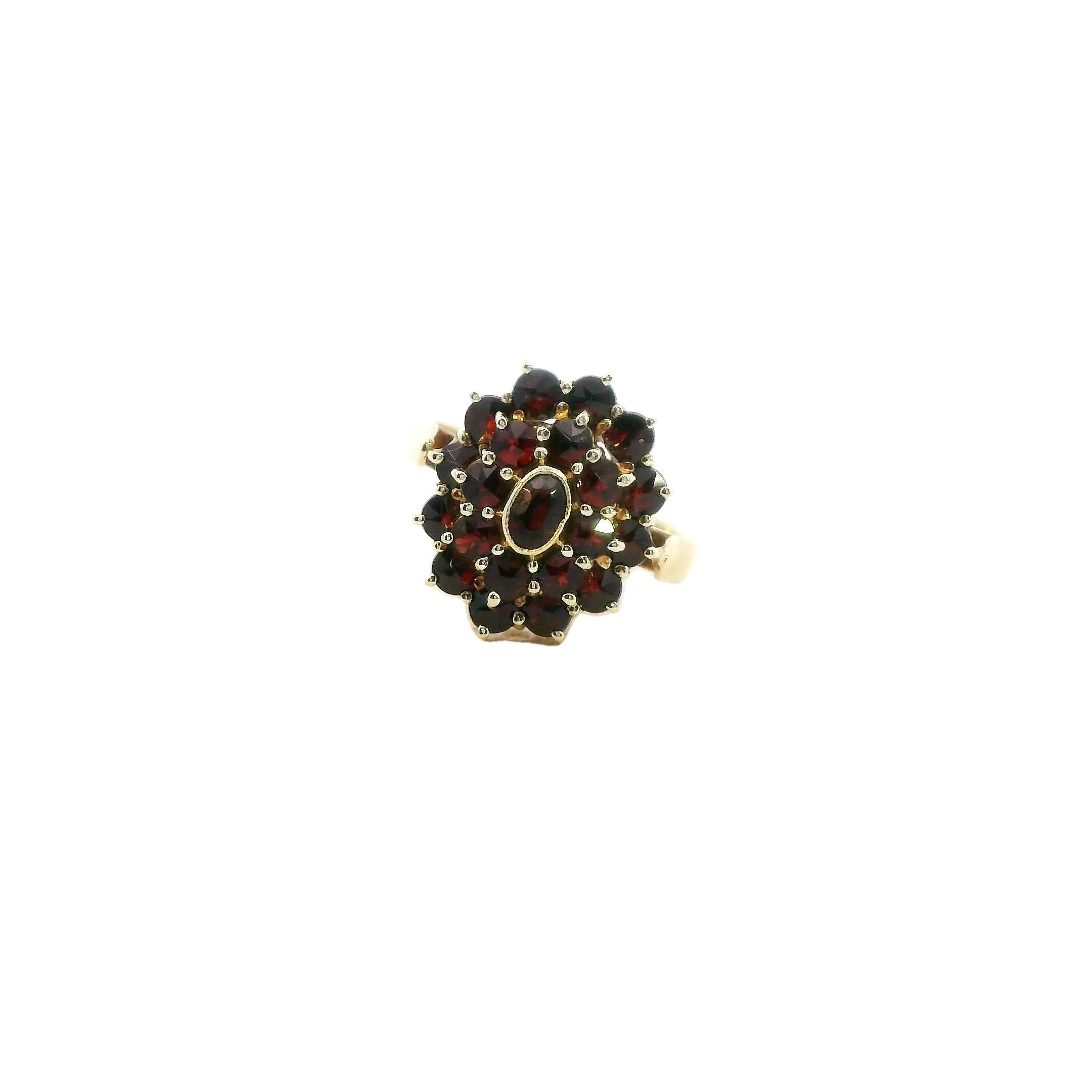 Stunning 14Kt Yellow Gold Garnet Cocktail Ring - Elegant and Eye-Catching