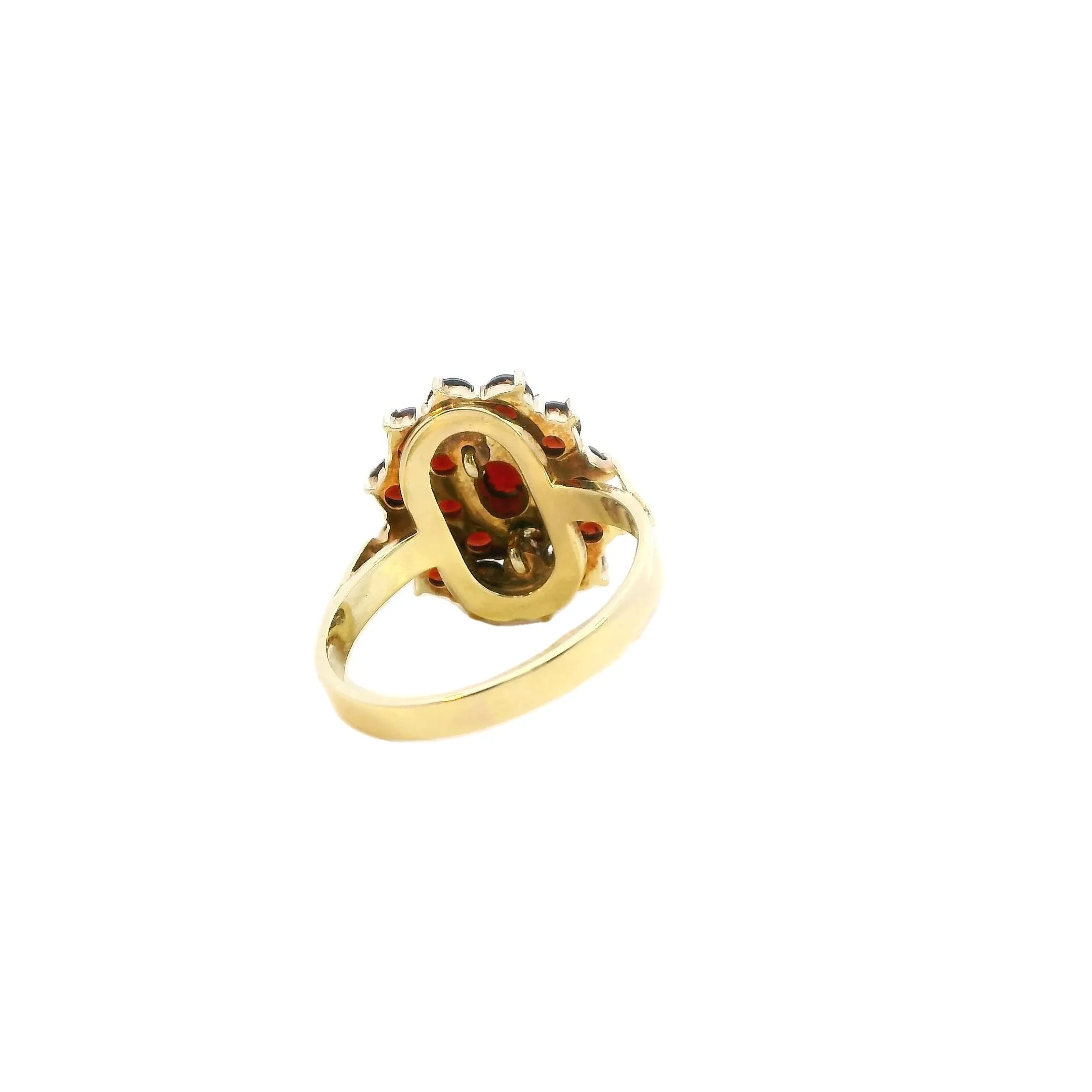 Stunning 14Kt Yellow Gold Garnet Cocktail Ring - Elegant and Eye-Catching