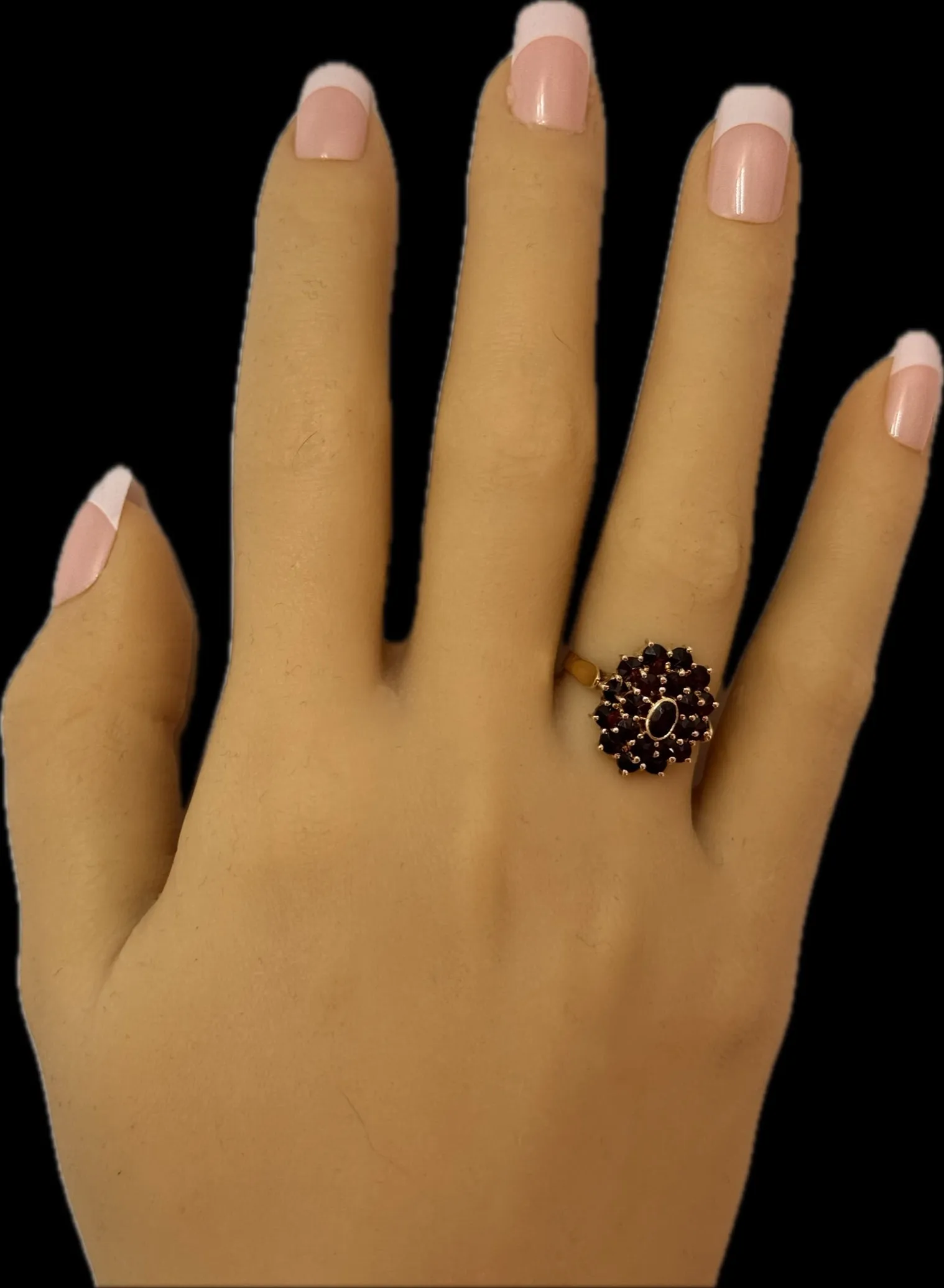 Stunning 14Kt Yellow Gold Garnet Cocktail Ring - Elegant and Eye-Catching