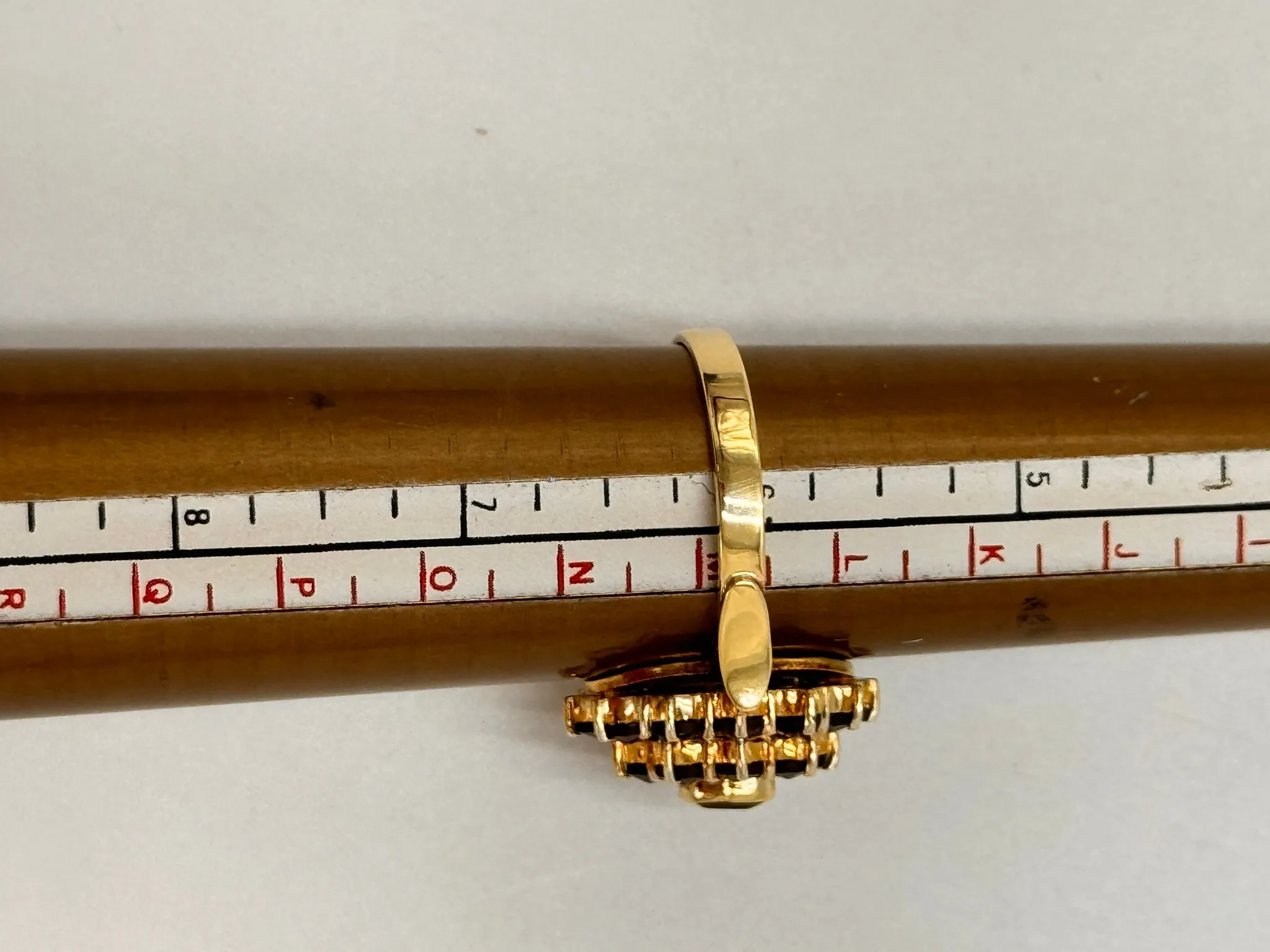Stunning 14Kt Yellow Gold Garnet Cocktail Ring - Elegant and Eye-Catching