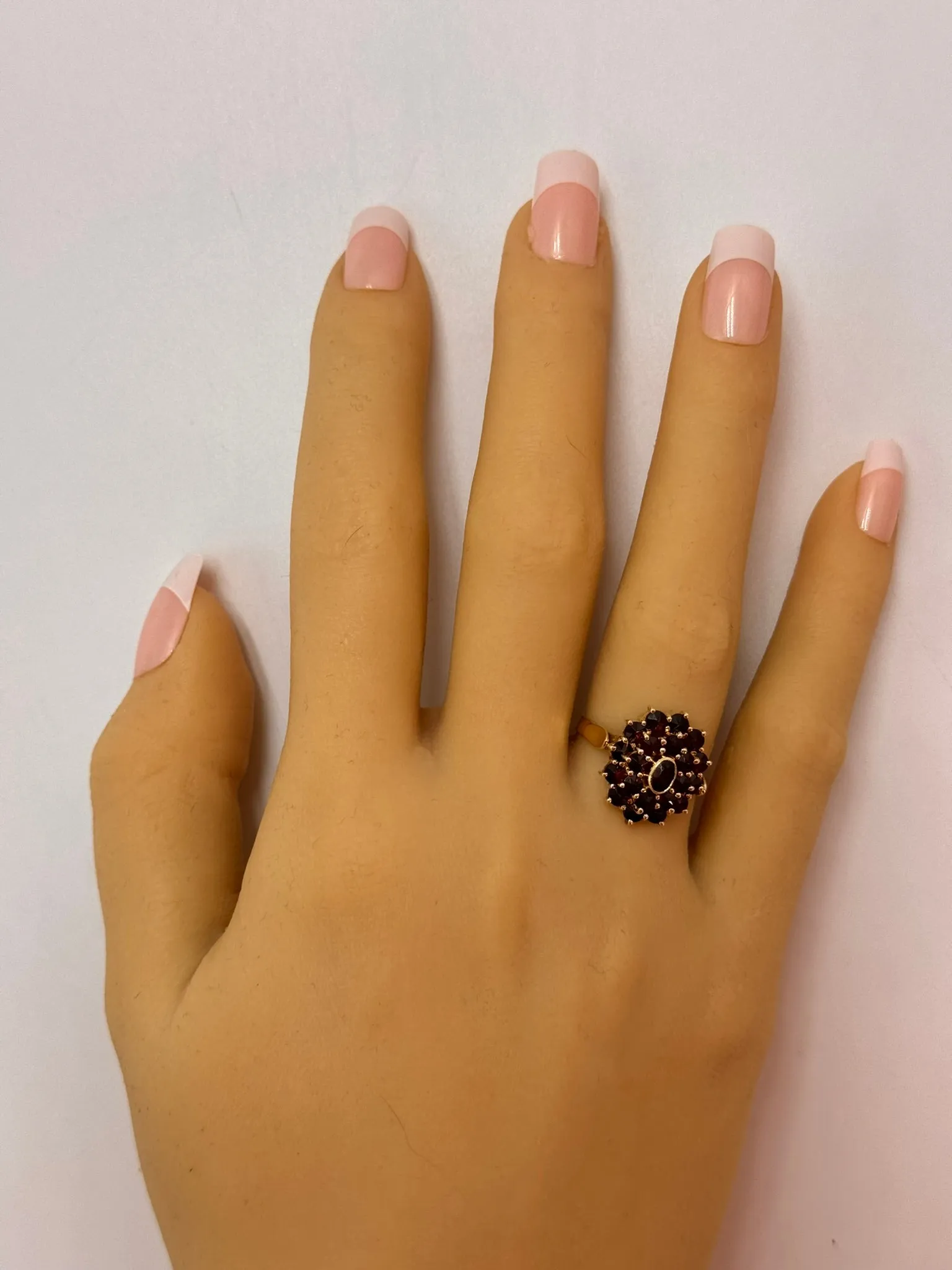 Stunning 14Kt Yellow Gold Garnet Cocktail Ring - Elegant and Eye-Catching
