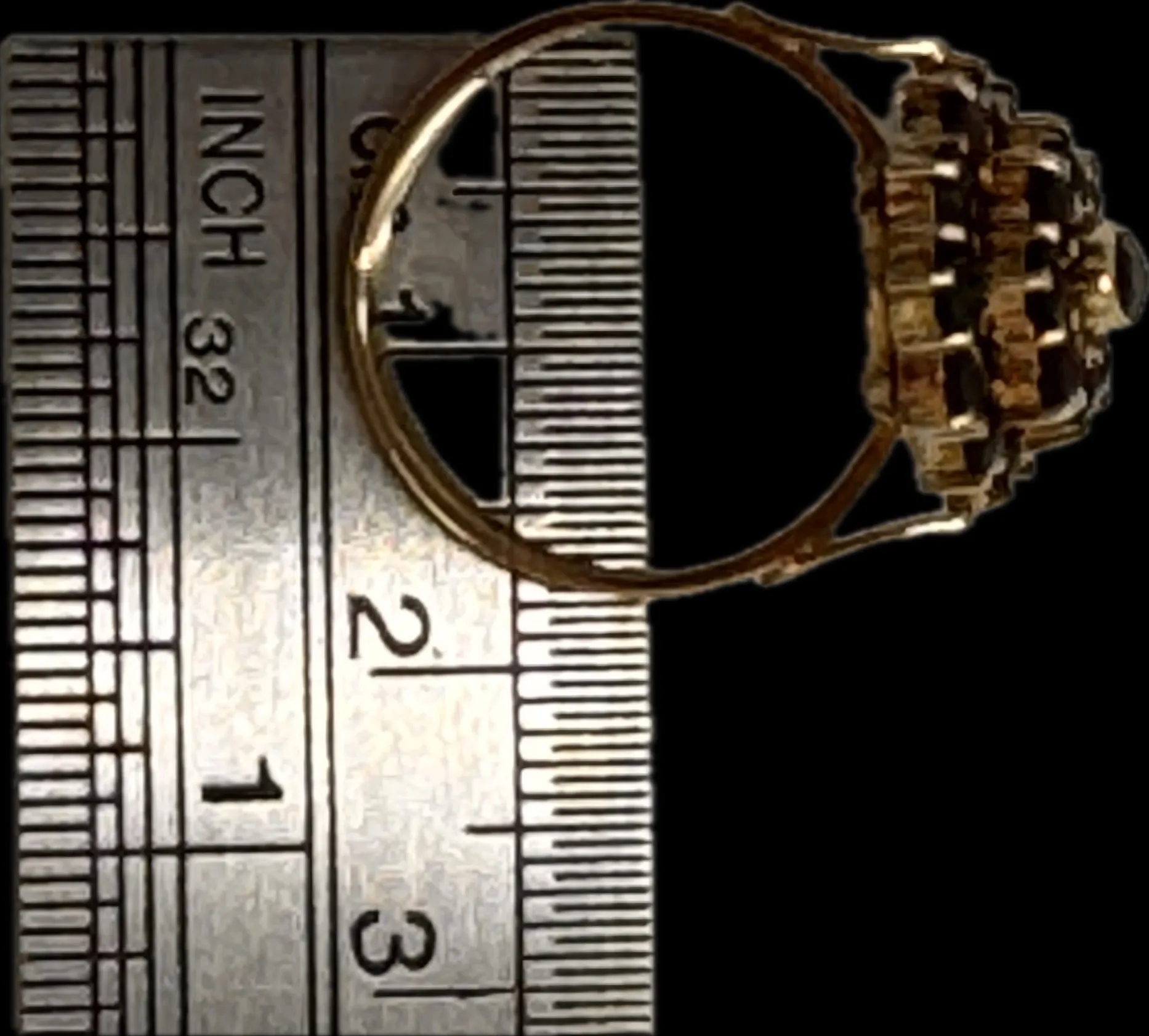 Stunning 14Kt Yellow Gold Garnet Cocktail Ring - Elegant and Eye-Catching