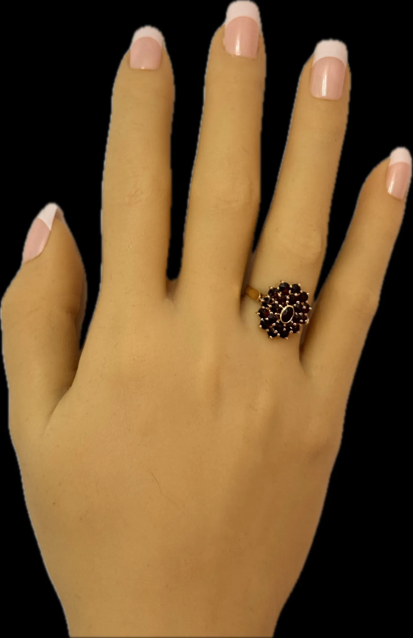 Stunning 14Kt Yellow Gold Garnet Cocktail Ring - Elegant and Eye-Catching