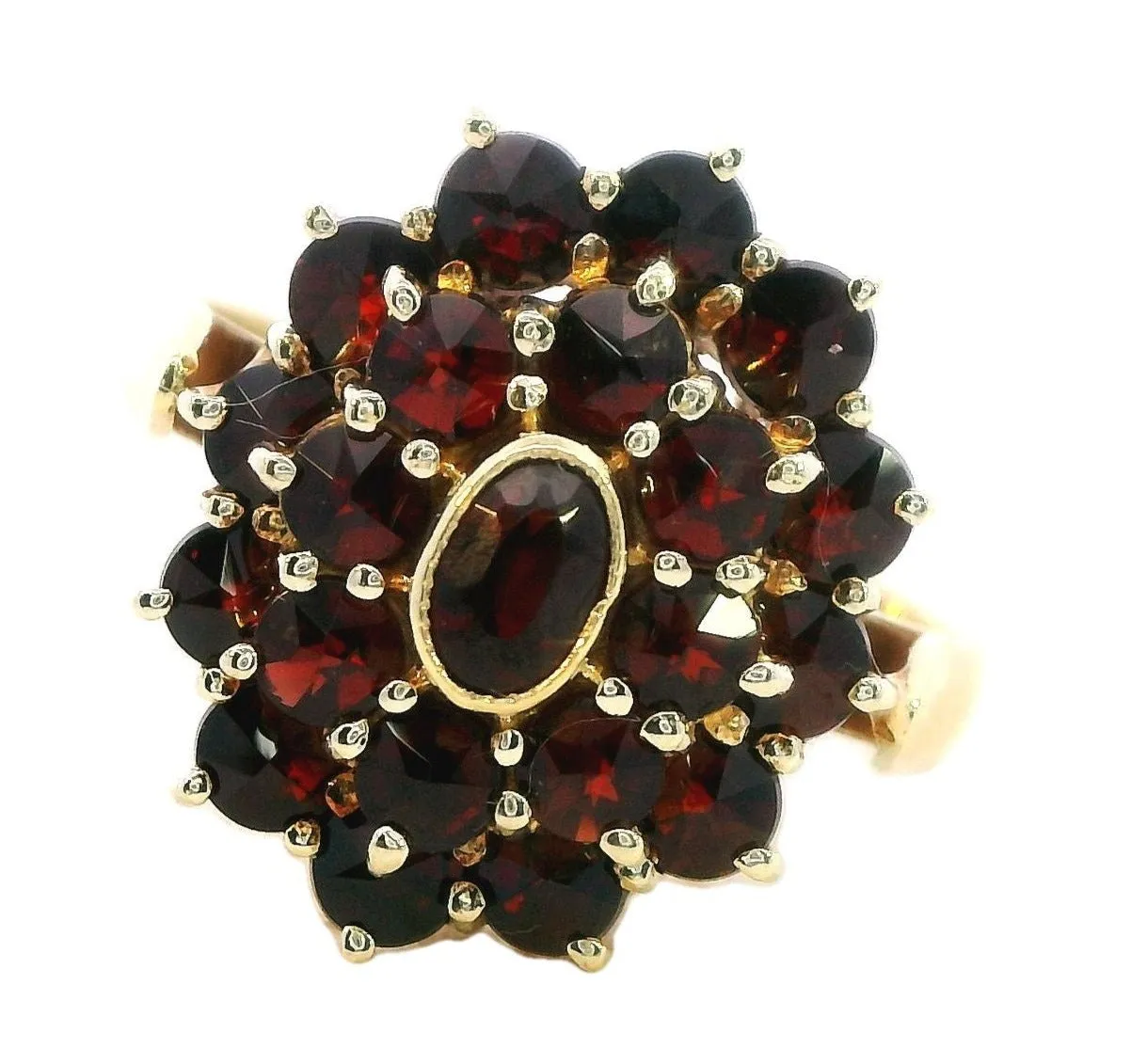 Stunning 14Kt Yellow Gold Garnet Cocktail Ring - Elegant and Eye-Catching