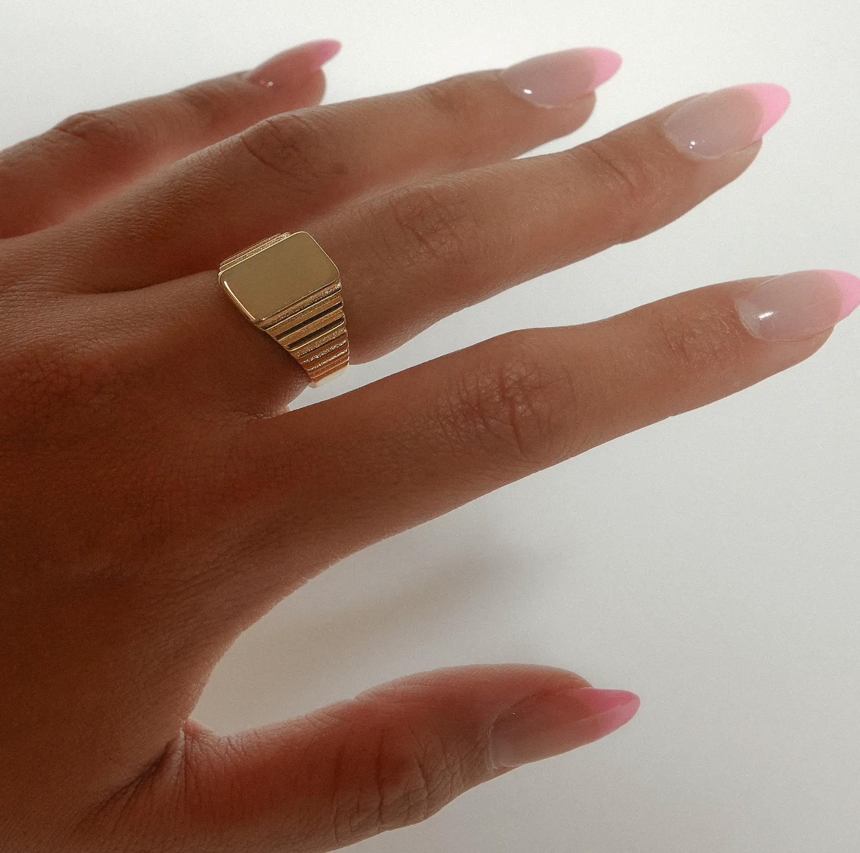 THE ROUGE SIGNET RING