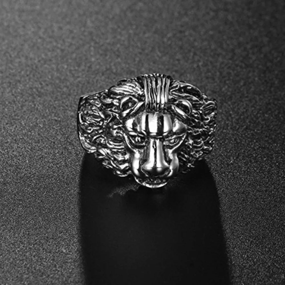 TINY LION HEAD SIGNET RING