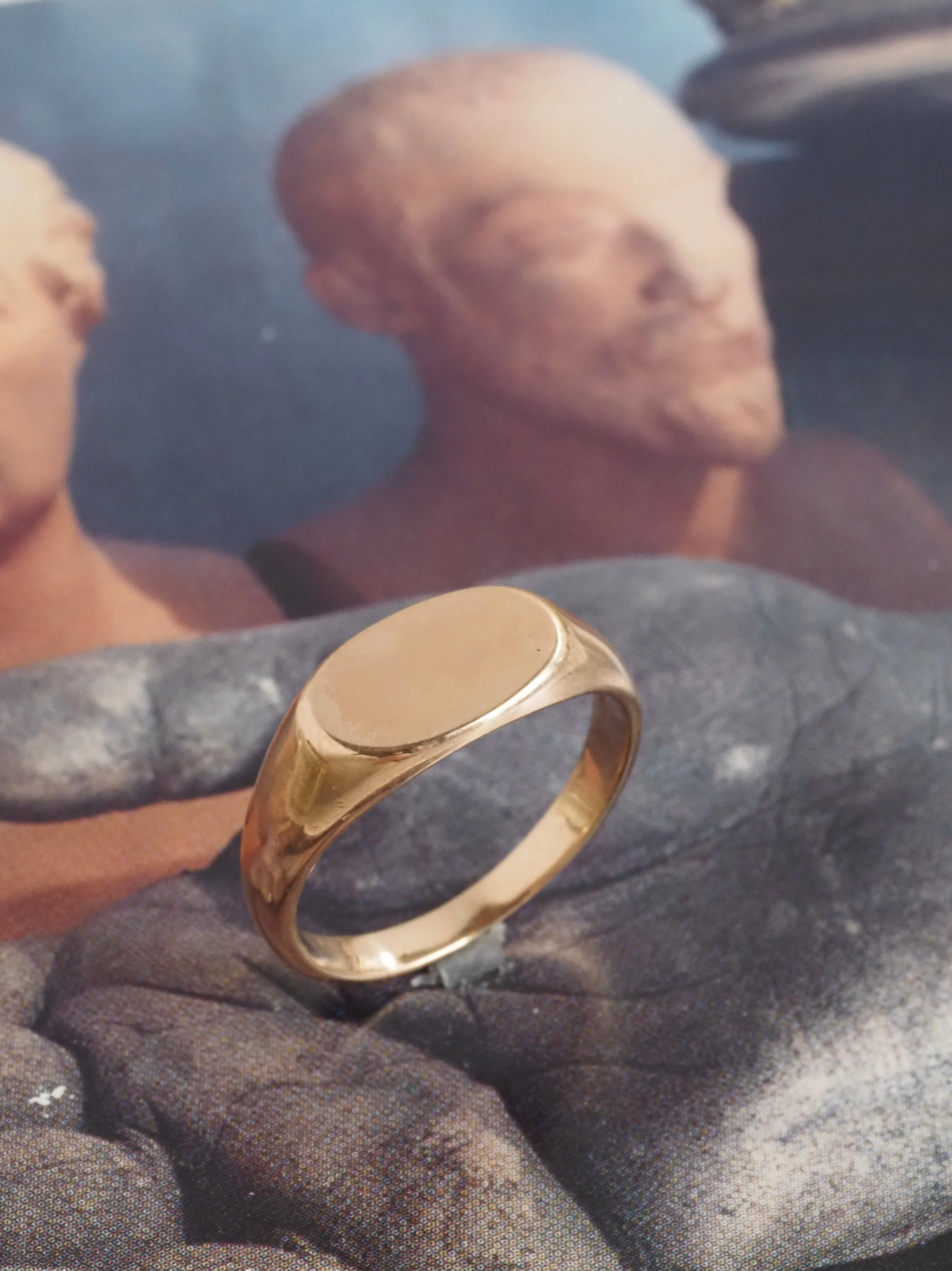 Vintage 10k Gold East/West Oval Signet Ring