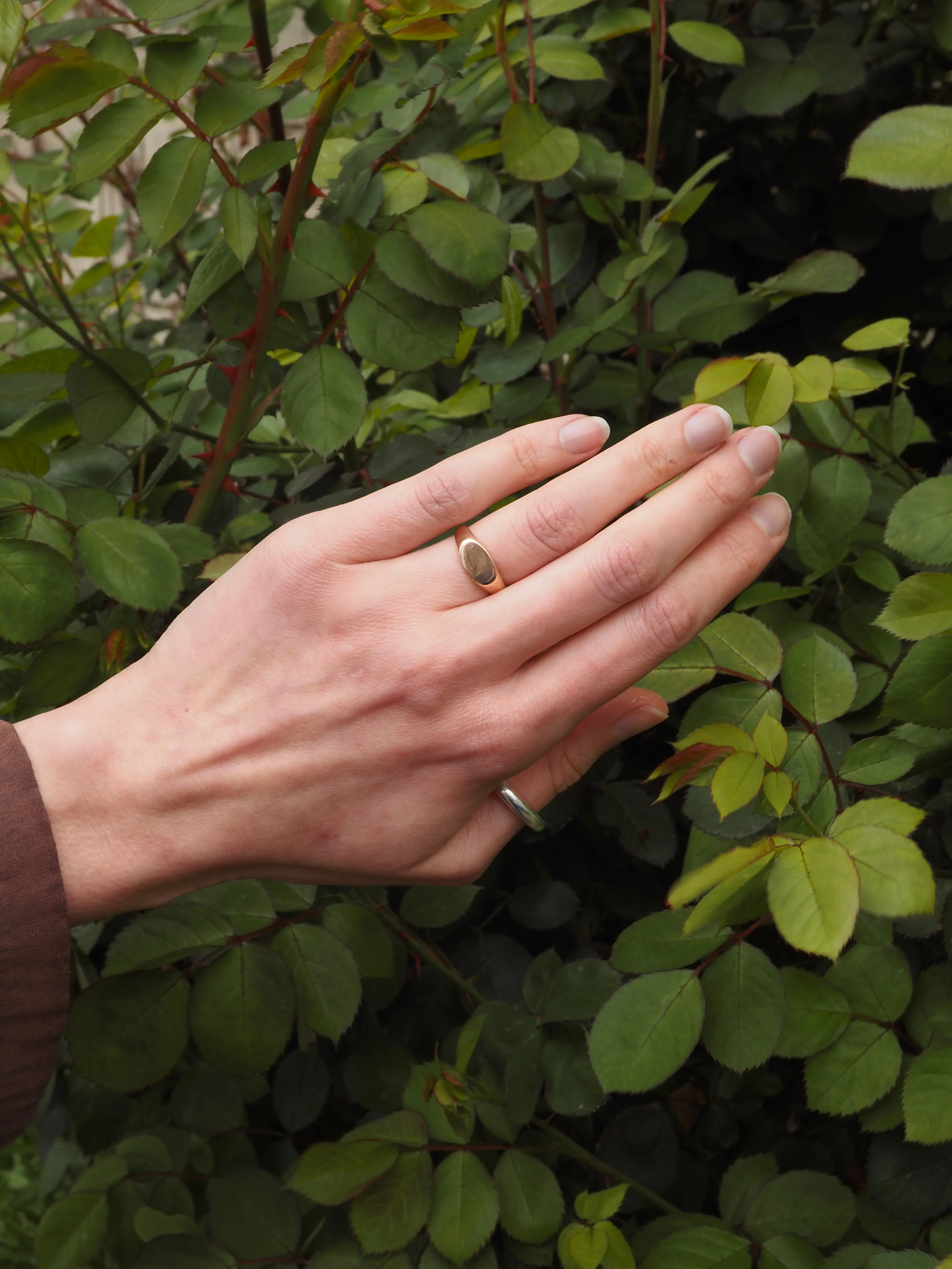 Vintage 10k Gold East/West Oval Signet Ring