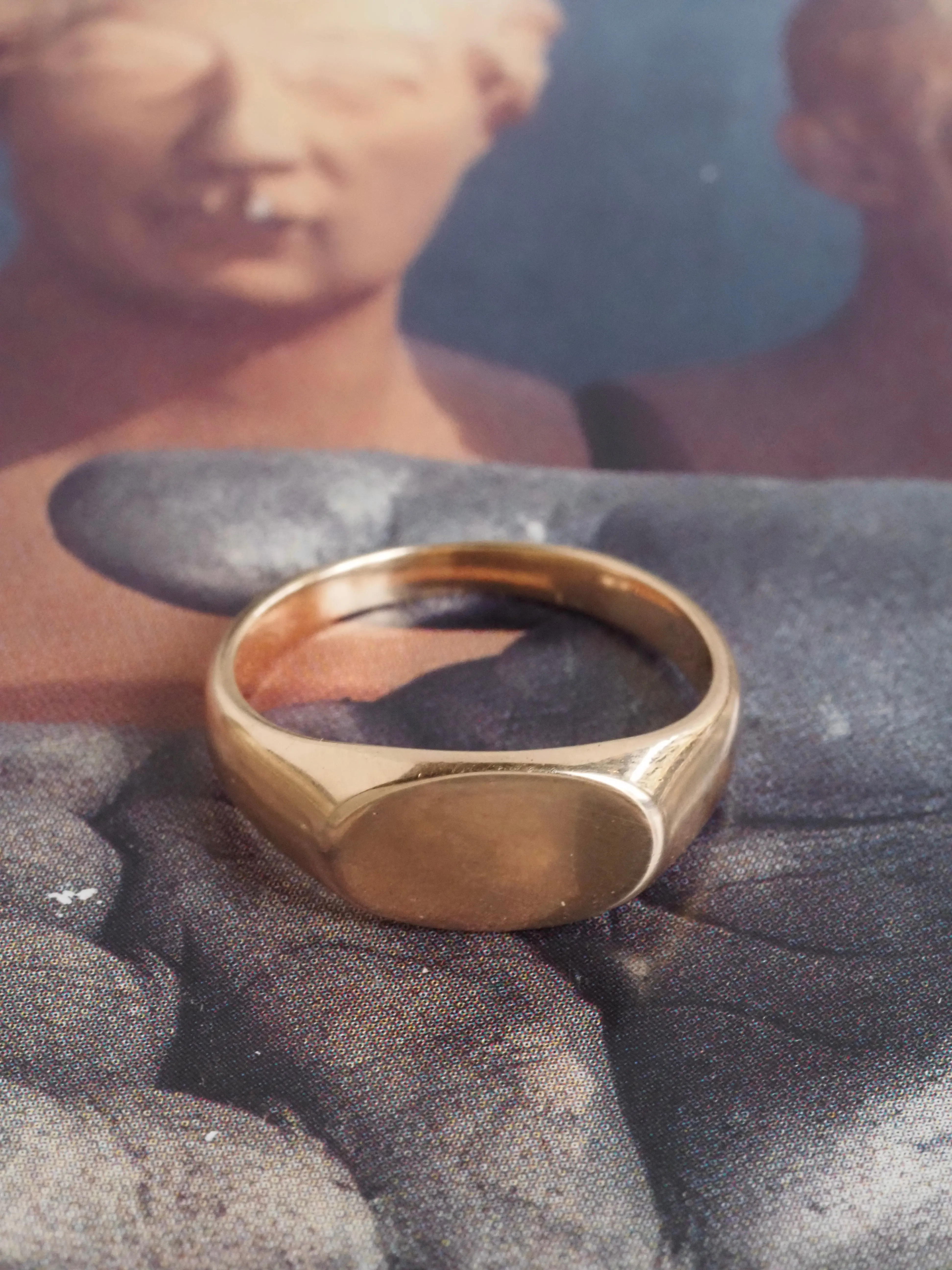 Vintage 10k Gold East/West Oval Signet Ring