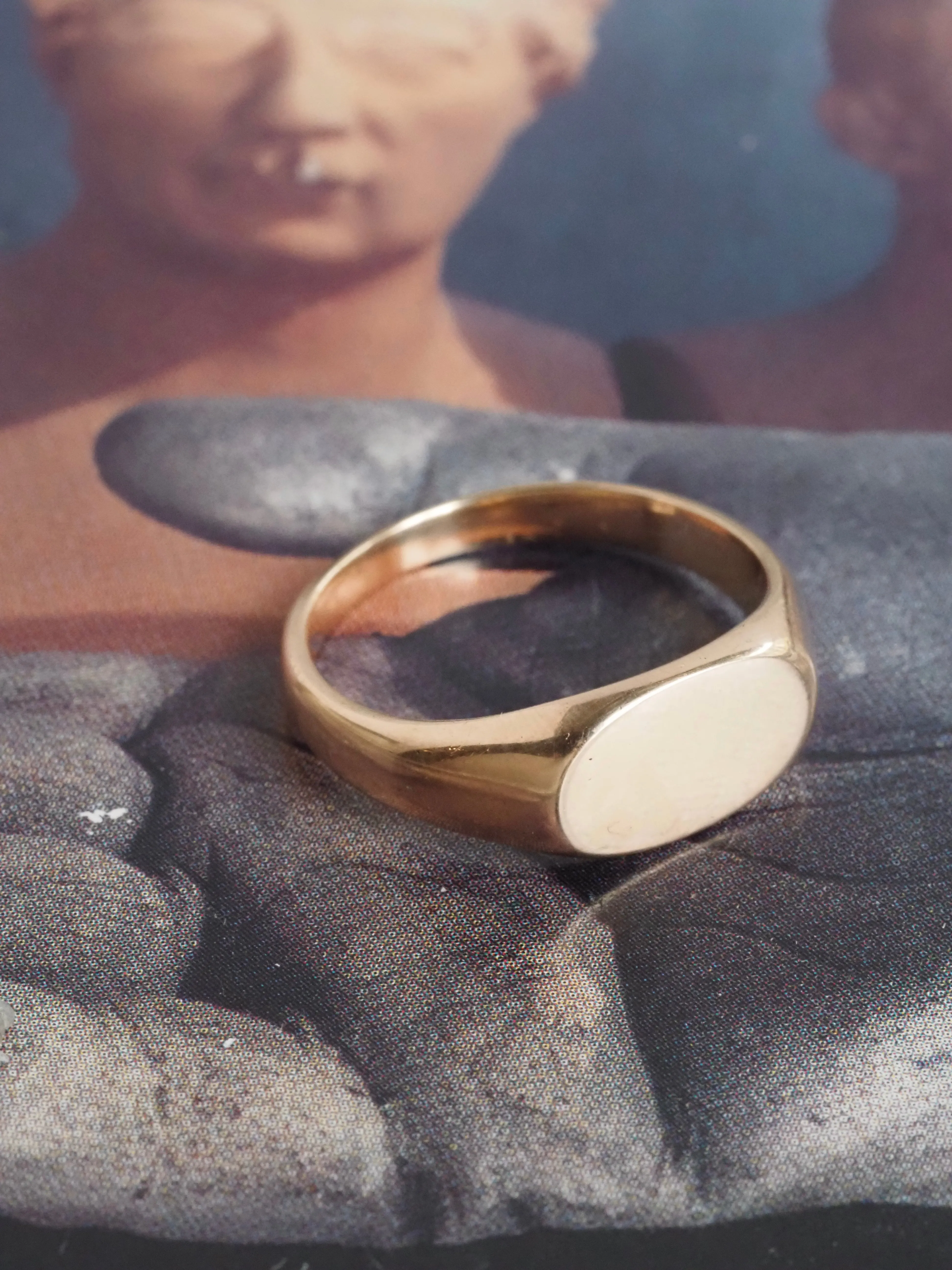 Vintage 10k Gold East/West Oval Signet Ring
