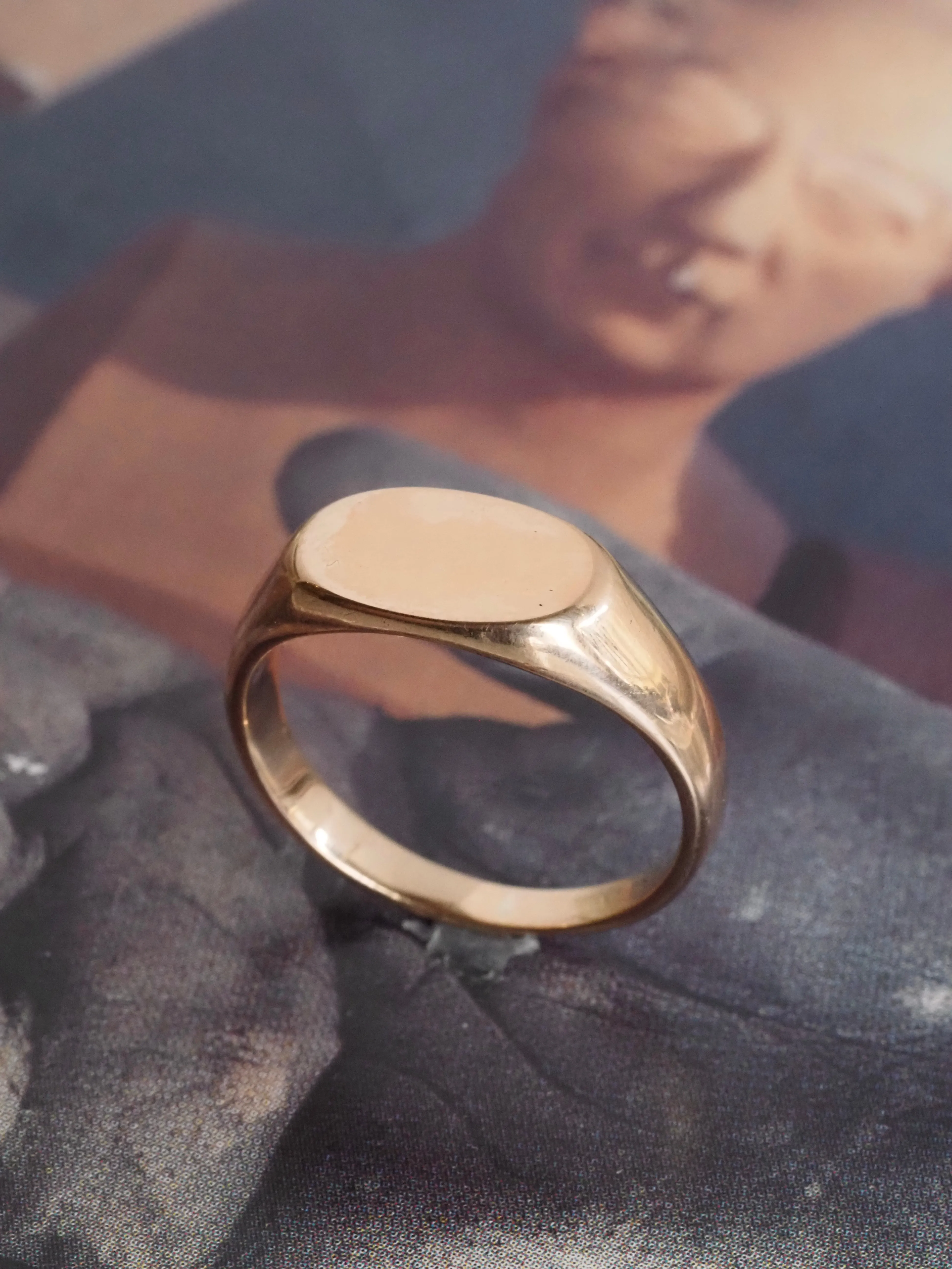 Vintage 10k Gold East/West Oval Signet Ring