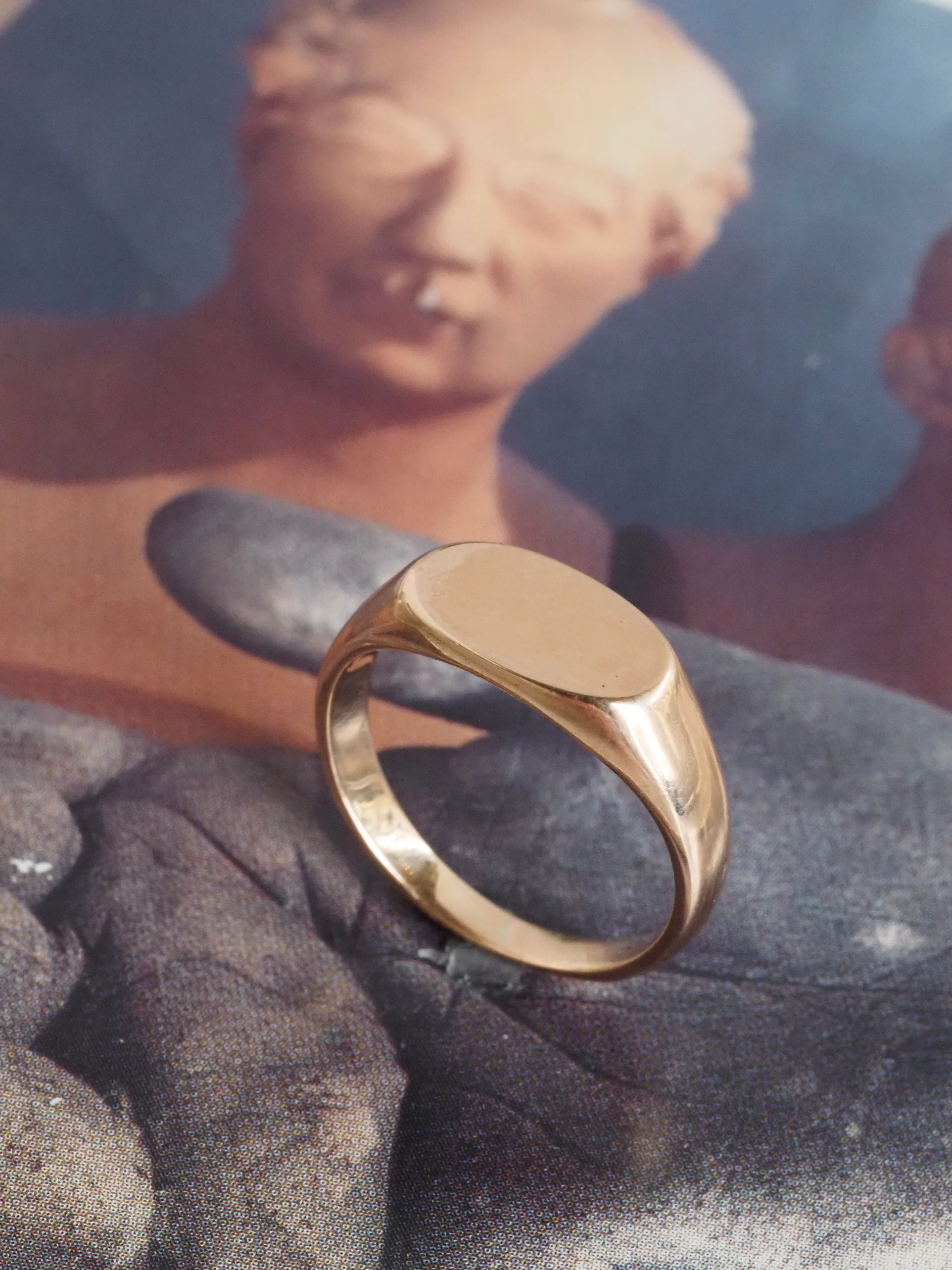 Vintage 10k Gold East/West Oval Signet Ring
