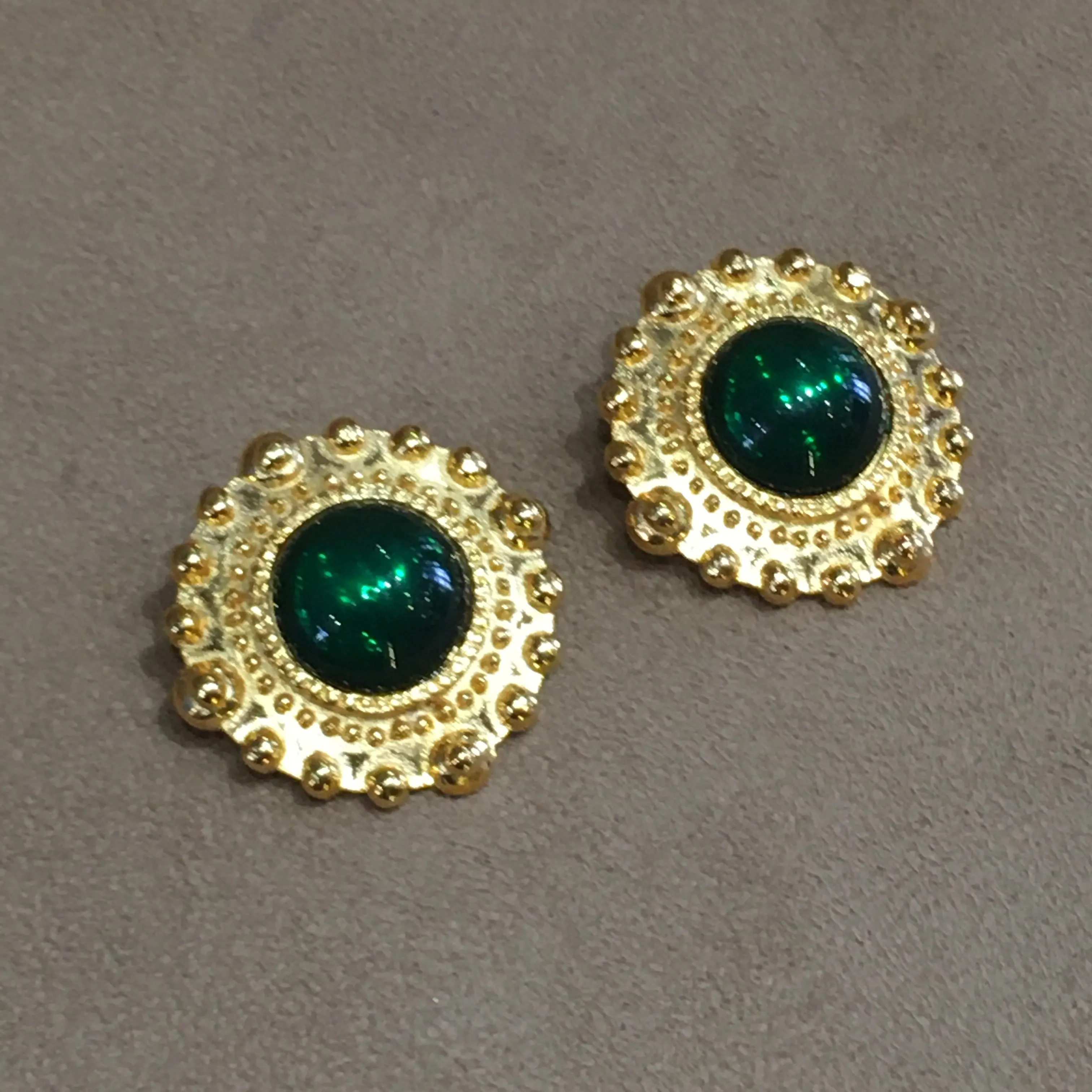 Vintage  emerald green round glass Earrings
