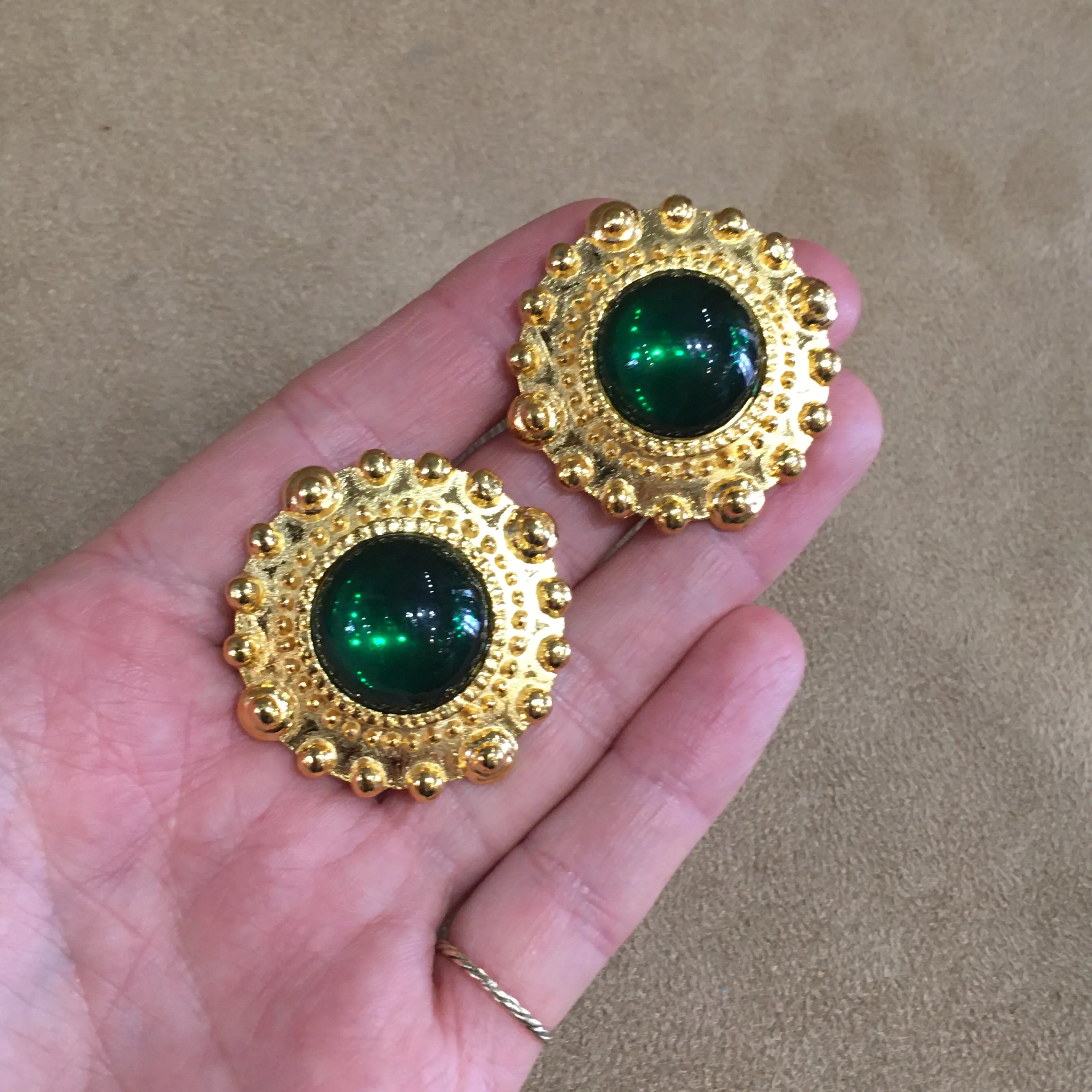 Vintage  emerald green round glass Earrings